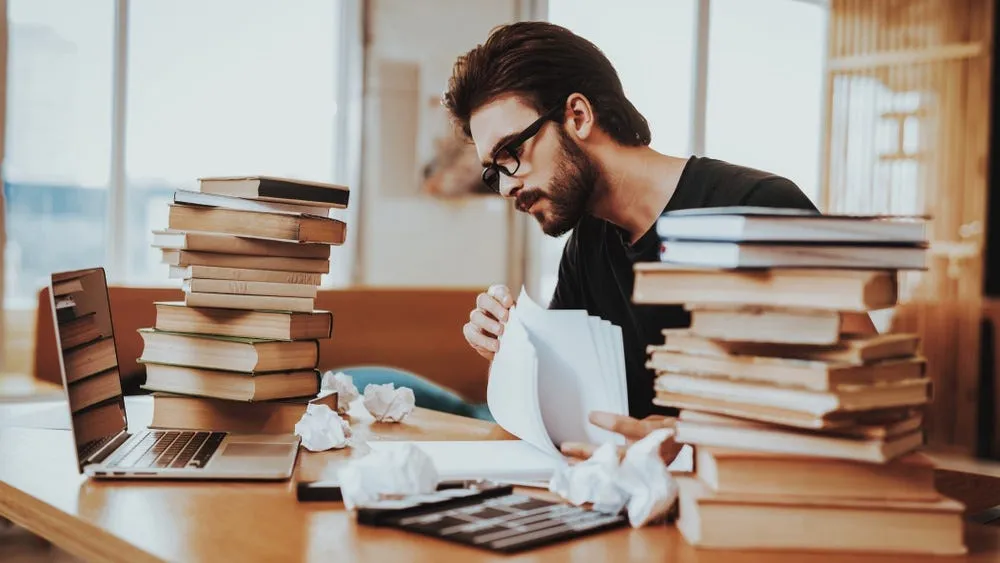 انتشار کتاب به صورت مستقل يا با ناشر